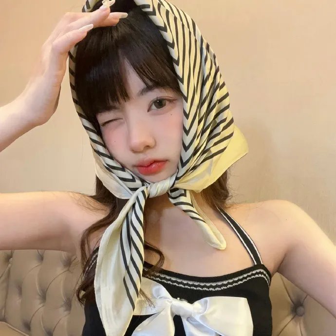 公寓里的两个女人